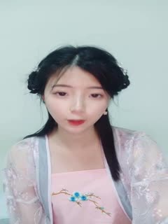 迷人的小妖精，露脸颜值很高黑丝诱惑，跟狼友撩骚互动风情妩媚，奶子漂亮比心诱惑